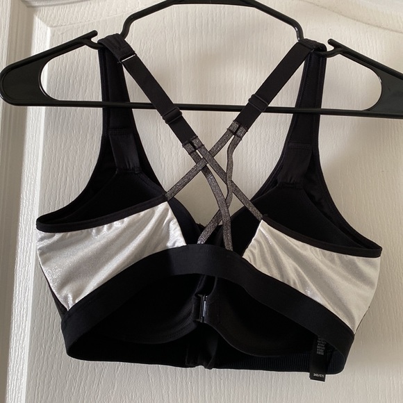 Victoria Sport 34D sports bra - Picture 2 of 6